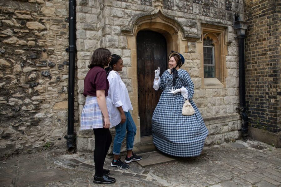 Rochester: Bespoke After Hours Tour with a Costumed Guide - Baker’s Walk, Castle Gardens, and the Rochester Castle Moment