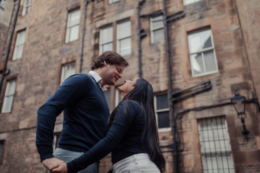 Romantic Photoshoot Experience for Couples in Edinburgh - Who This Is Best For: Couples, Solo Travelers, and Families
