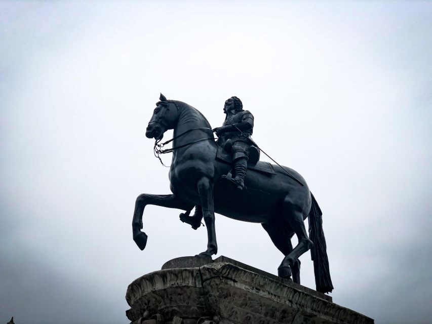 Royal London: from Saxons to Tudors & Stuarts Walking Tour - Meeting at Trafalgar Square: A Tight 2-Hour Royal Sprint