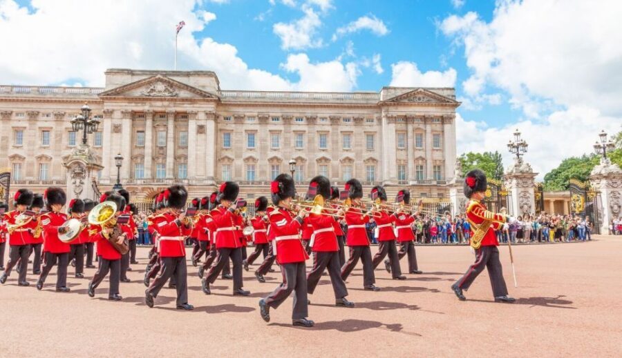 Royal London Tour incl Buckingham Palace & Changing of Guard - Changing of the Guard: Photo-Ready Viewing Without Guarantees