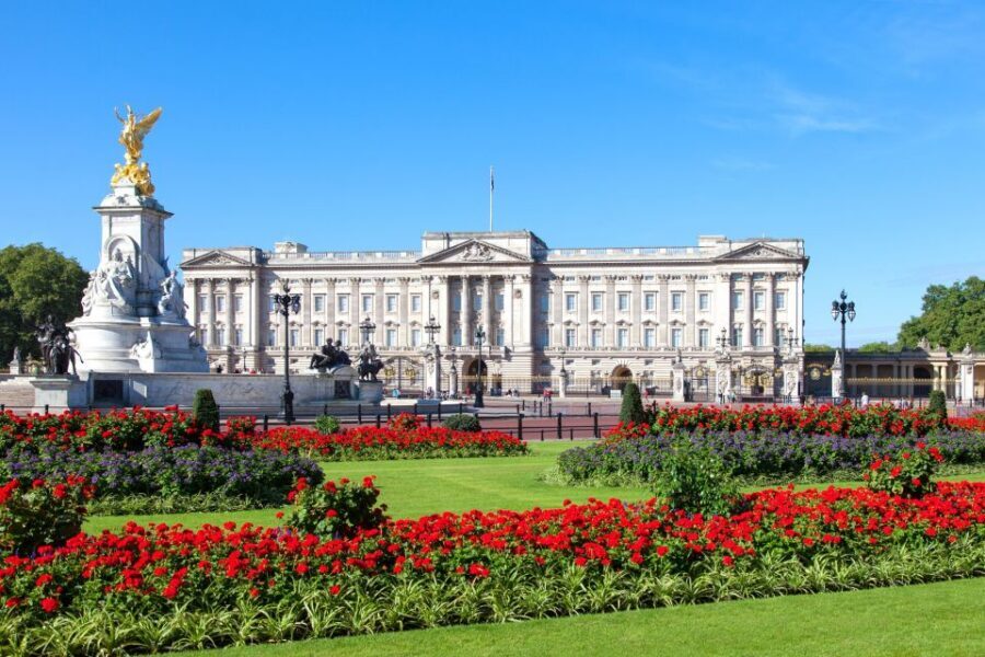 Royal London Tour incl Buckingham Palace & Changing of Guard - Entering Buckingham Palace State Rooms and the Garden Walk
