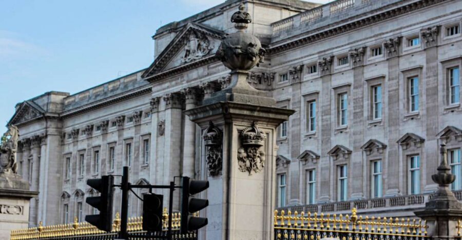 Royal London: Tudors & Stuarts Walking Tour - Where Tudor power meets real London streets