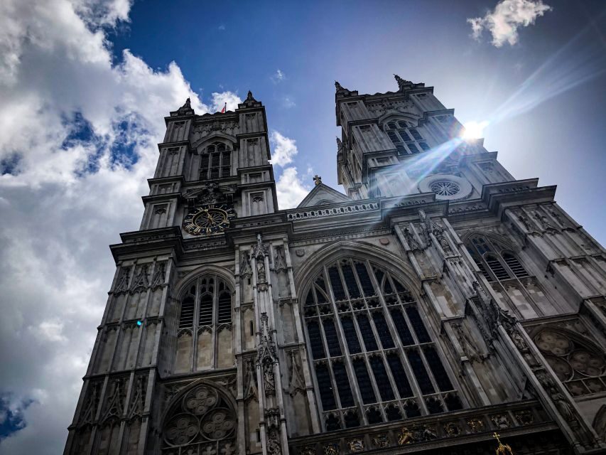 Royal London: Tudors & Stuarts Walking Tour - Henry VIII and Anne Boleyn: court change you can almost feel