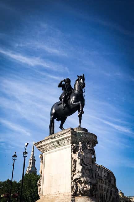 Royal London: Tudors & Stuarts Walking Tour - Queen Anne, royal weddings, and who became monarchs together