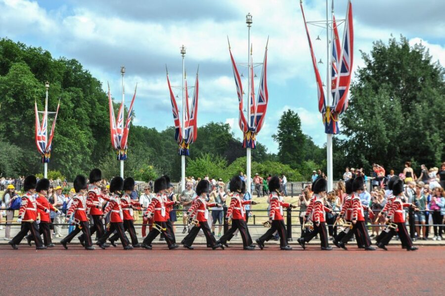 Royal London Walking Tour - St James’s Palace: Where Royal Residences Meet Real-World London