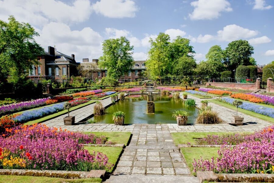 Secret Gardens of London Private Tour - Crossing to Lambeth Palace: London Garden Museum and its knot-garden story