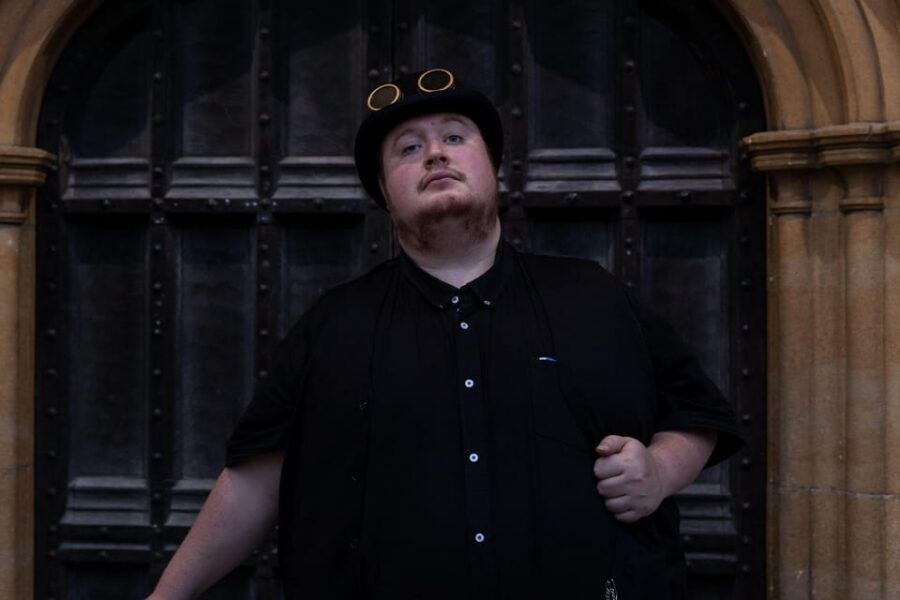 Shadows of York: Ghost Walk and Horrible History. - Execution and plague stories: why the “horrible history” tone works