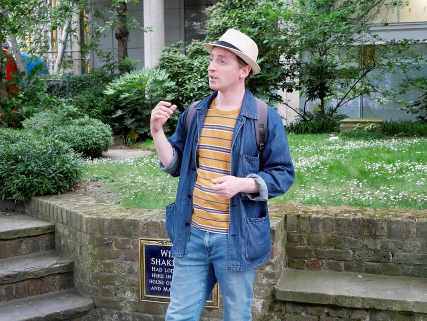 Shakespeare's London: Walking Tour - Elizabethan snacks and period details you can actually use