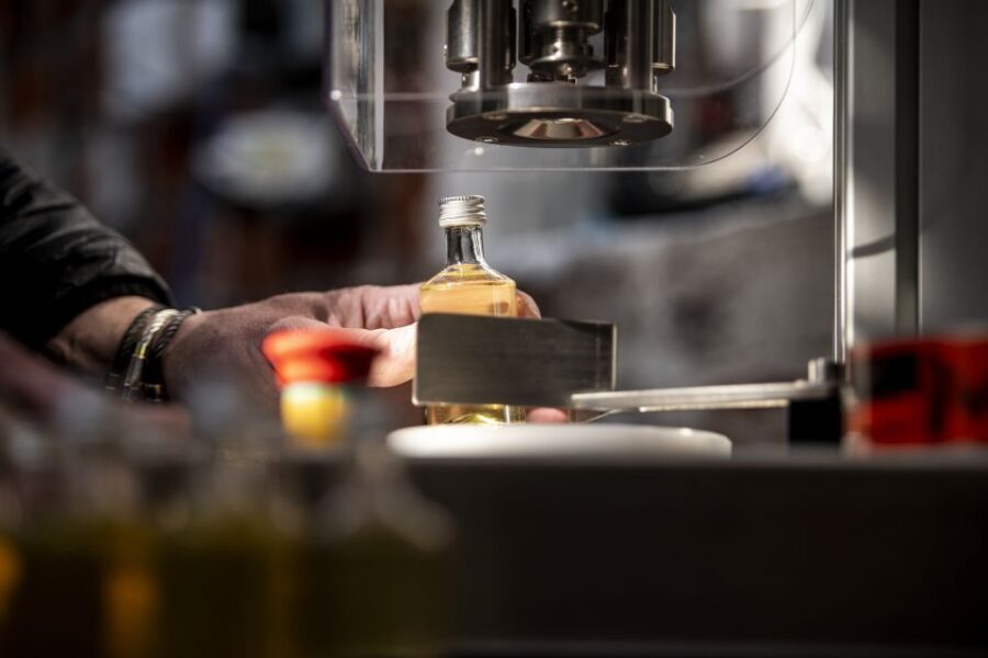 Sheffield: Gin Distillery Tasting Visit with Guided Tour - Quick hits before you book