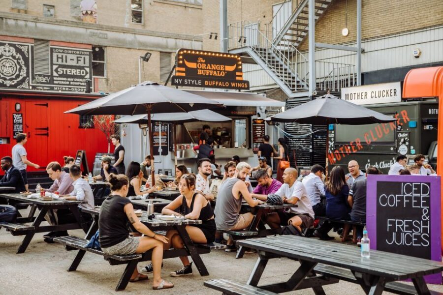 Shoreditch: Street Art & Hidden Gems with a Local Host - Galleries and Indie Artists: Seeing London Art Off the Main Route
