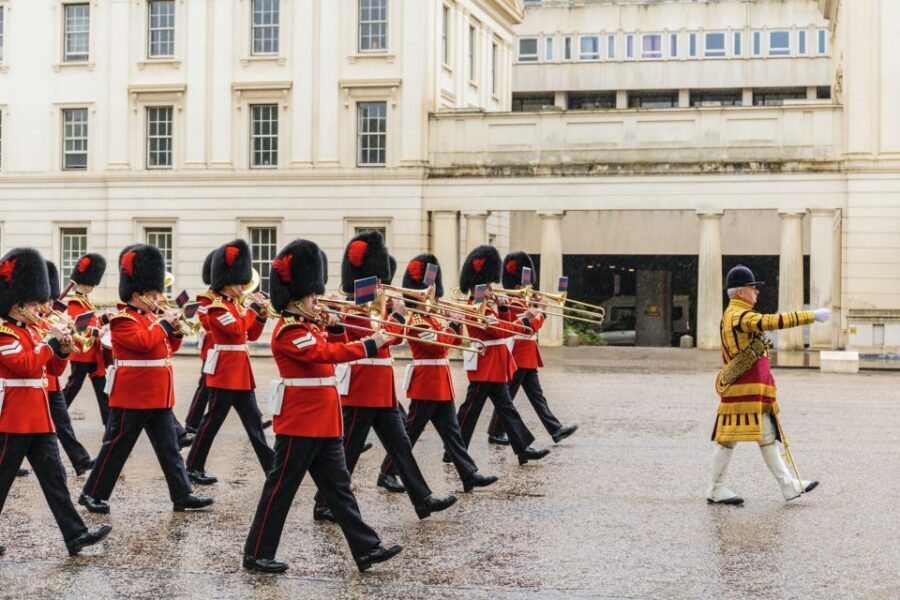 Skip the line Westminster Abbey & Guard Change Ceremonies - St. James’s Palace pass-by: the pre-show you’ll appreciate more than you think