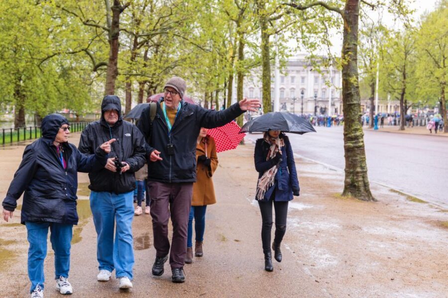 Skip the line Westminster Abbey & Guard Change Ceremonies - Guide approach, group size, and why earphones matter