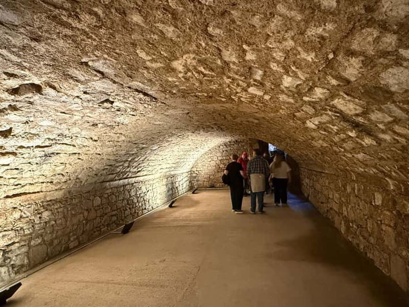 Southampton: 2 Hour Guided Walking Tour with Medieval Vaults - Down the stairs: how the medieval vaults work and why they feel different