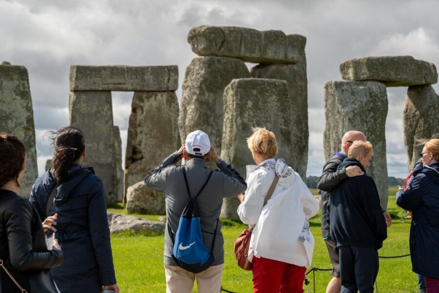Southampton: Cruise Transfer to London via Stonehenge - How the cruise transfer really starts: meeting, luggage, and getting onto the bus