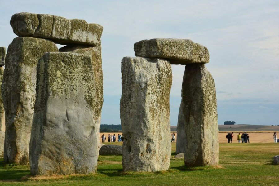 Southampton: Cruise Transfer to London via Stonehenge - Visitor center, café, and the bus to the stones: use it strategically