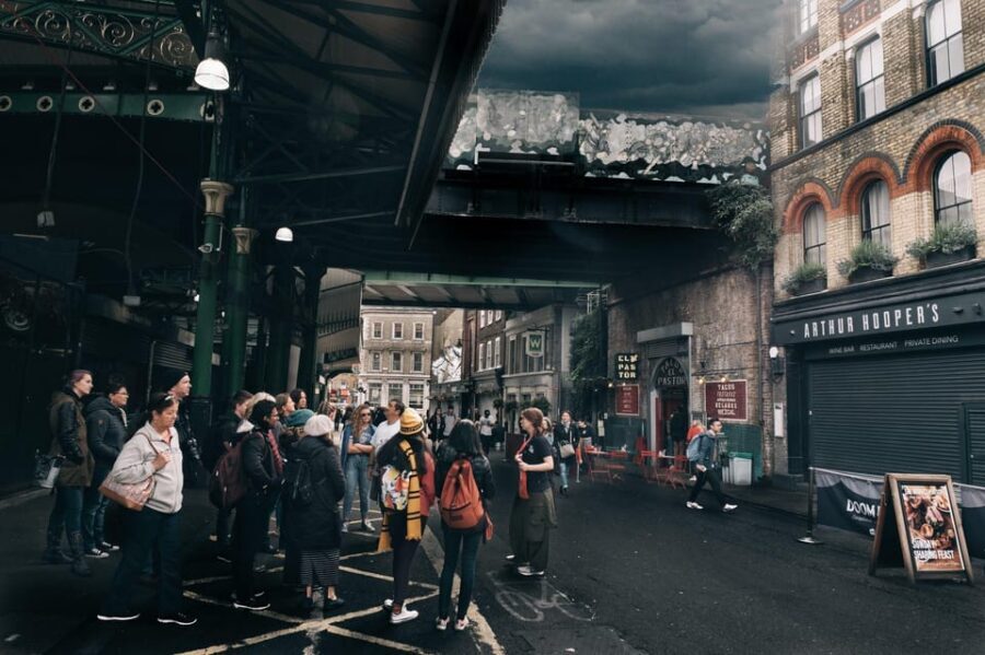 Spanish Language : Original Harry Potter Walking Tour - Diagon Alley, the Leaky Cauldron, and Knockturn Alley: the wizarding stops feel like a themed walk-through of London corners
