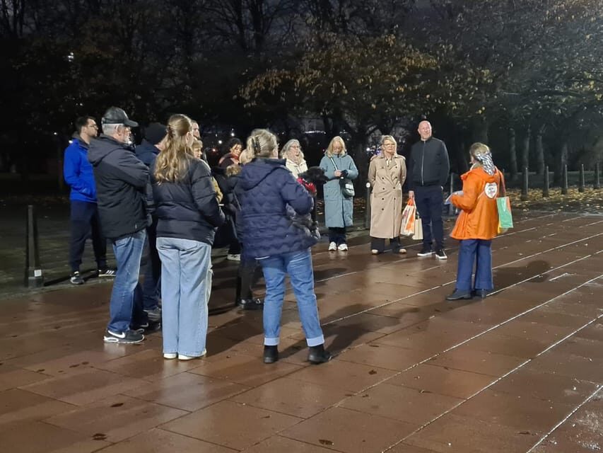 St Andrews: Private Dark Side Guided City Tour - St Andrews Aquarium: A Mood Shift Mid-Route