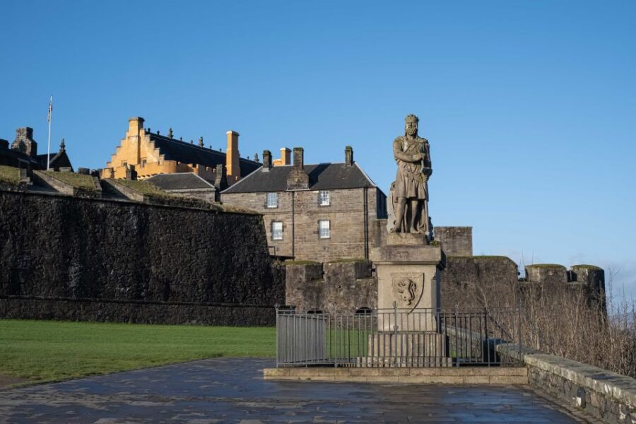 Stirling Castle: Skip-the-Line Guided Tour in Spanish - Price and value: is $45 fair for this format?