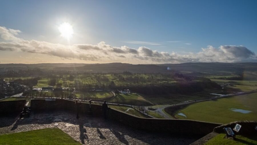 Stirling Castle: Skip-the-Line Guided Tour in Spanish - Meeting point at the Portcullis Hotel and how you’ll start