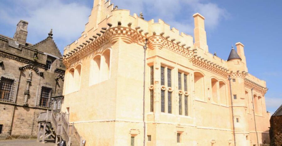 Stirling Castle: Skip-the-Line Guided Tour in Spanish - The Great Hall: feasts, ceremonies, and why 16th-century details matter
