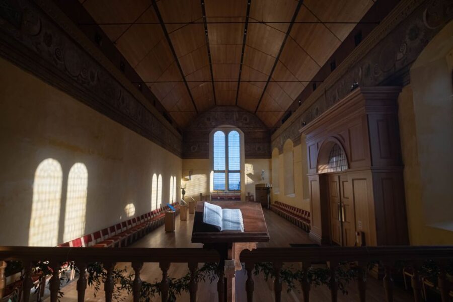 Stirling Castle: Skip-the-Line Guided Tour in Spanish - John Damian, the bird-man story, and why legends belong in your visit