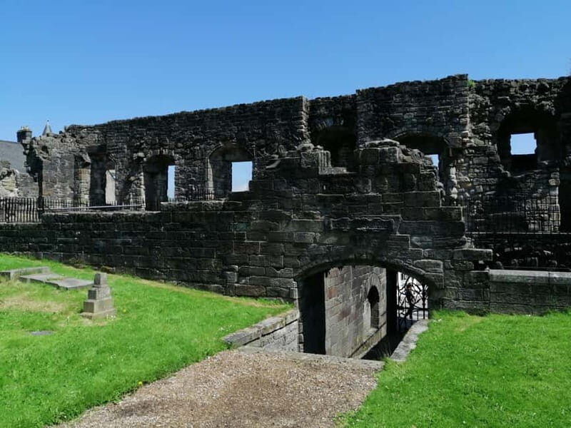 Stirling: Daily Guided Walking Tour with a Local Guide - Tips to Make the Most of the Steep Parts and Outdoor Walking