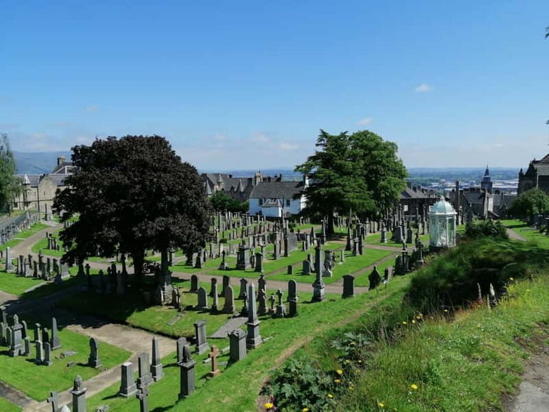 Stirling: Daily Guided Walking Tour with a Local Guide - Stirling Highland Hotel Stop and the Local Drink Tasting