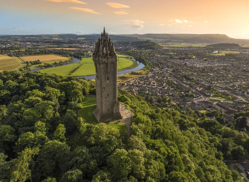 Stirling, Highlands & Destilería desde Edimburgo en español. - Queen’s Viewpoint in Tay Forest Park and Lake Tummel’s fairy-name legend