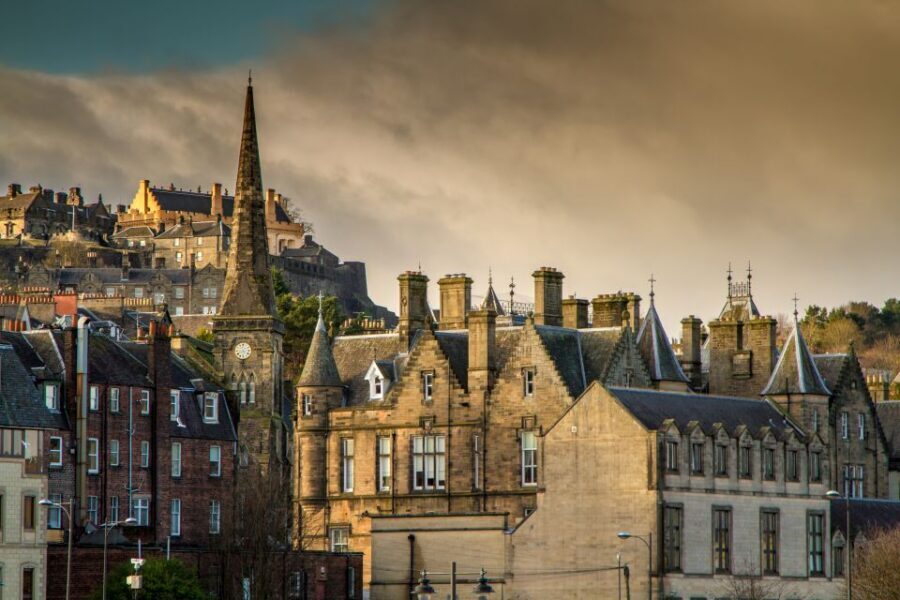 Stirling: Historical Walking Tour in Spanish - Key Highlights You’ll Care About