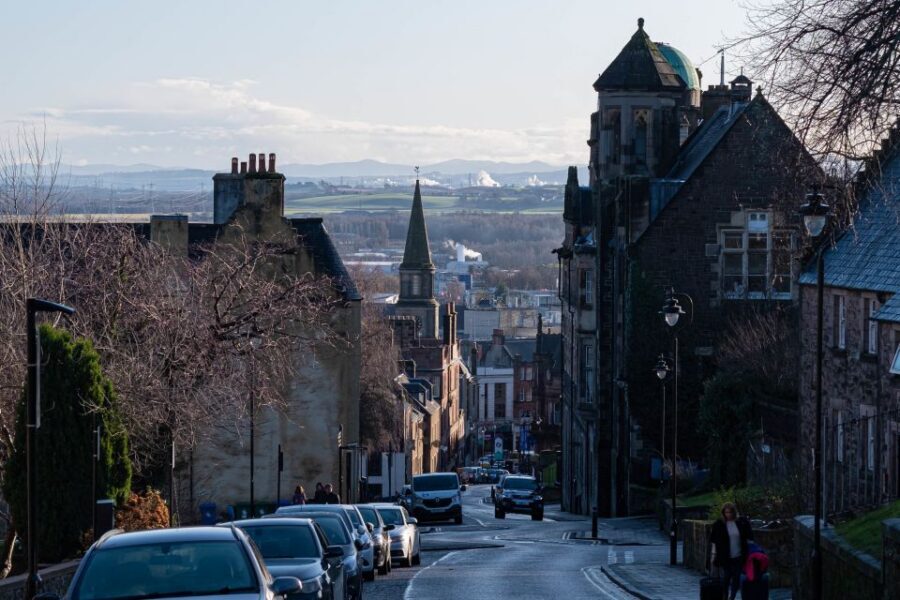 Stirling: Historical Walking Tour in Spanish - Stirling’s Power Story Starts With Its Fortified Streets