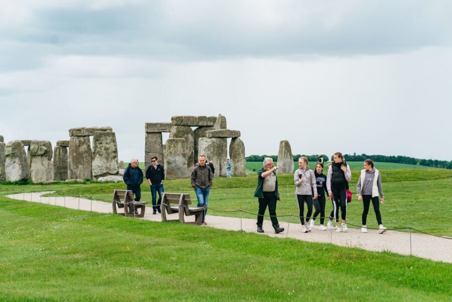 Stonehenge Admission Ticket - The audio guide app: your best friend on a self-paced route