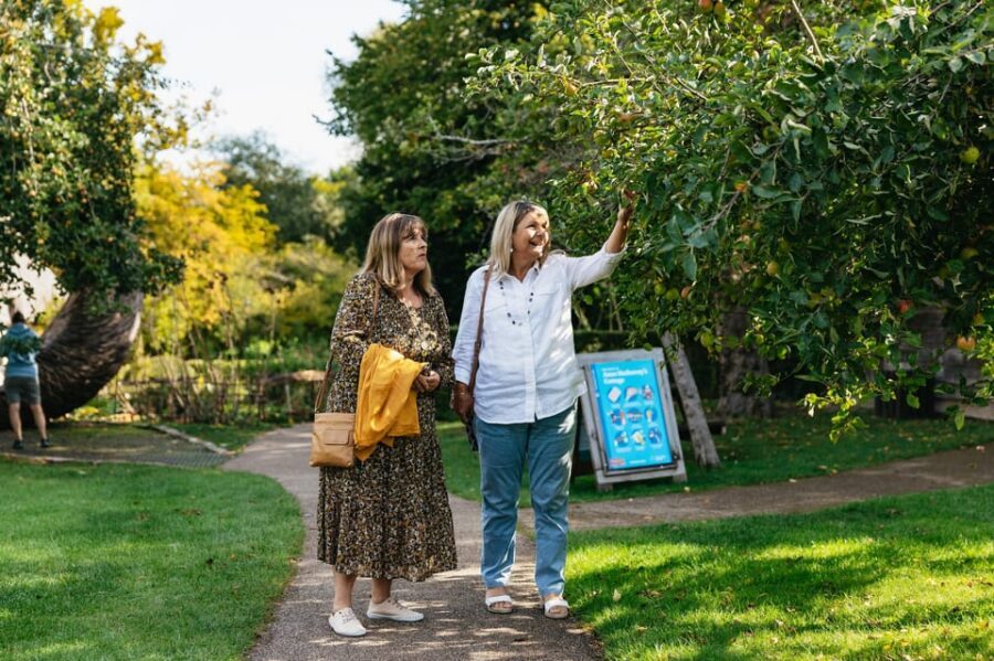 Stratford-upon-Avon: Anne Hathaway's Cottage Entry ticket - How 13 Generations of the Hathaway Family Change the Story