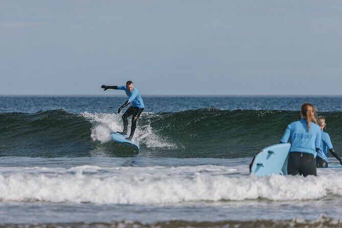 Surfing Class in Cullen Bay - What you do on shore: intro, safety talk, and practical theory