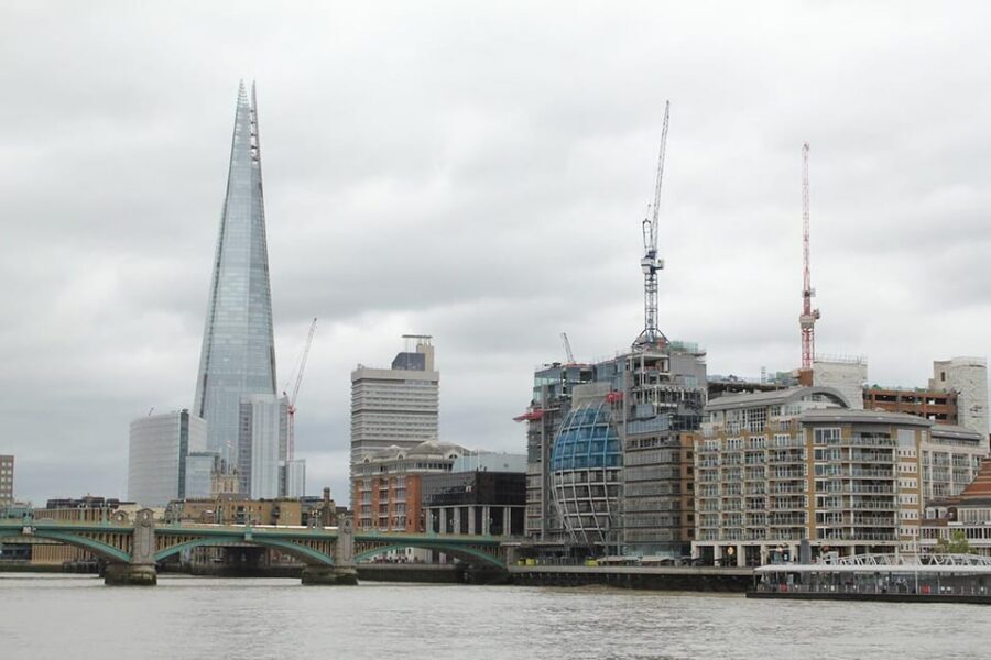 Tate Modern Tour | Semi-Private Experience - A quick photo stop that does more than take pictures