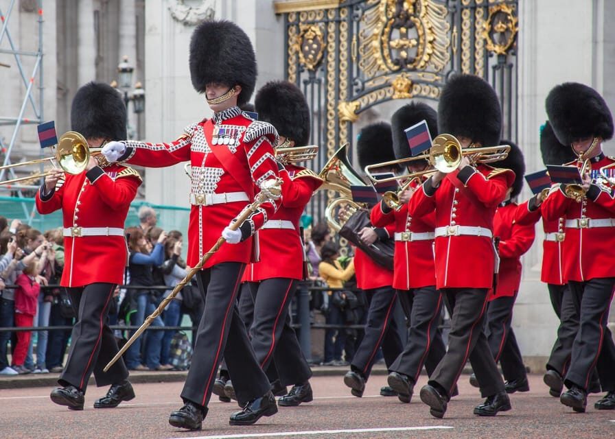 The Changing of the Guard Experience with Thames Boat ride - Key points before you go