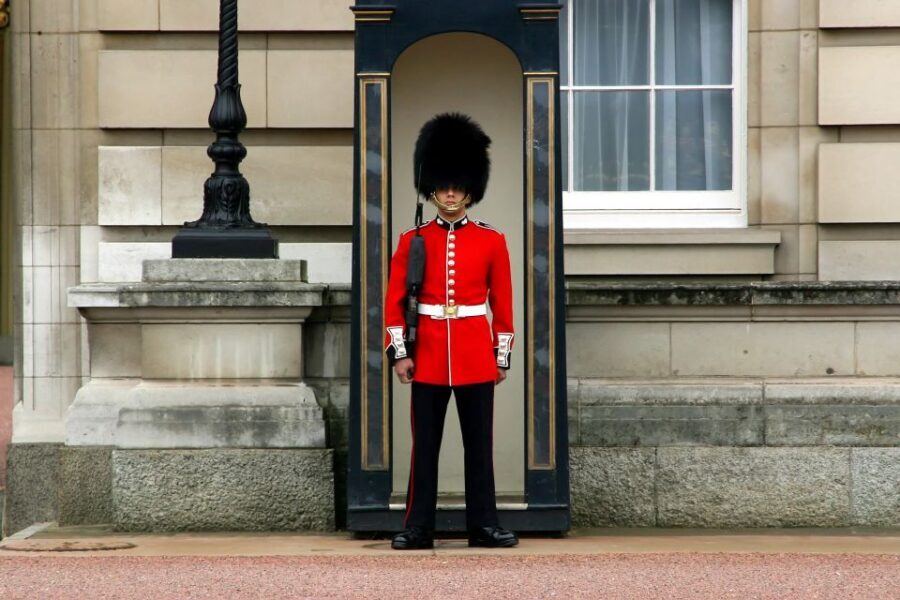 The Changing of the Guard Experience with Thames Boat ride - Should you book the Changing of the Guard with a Thames boat ride?