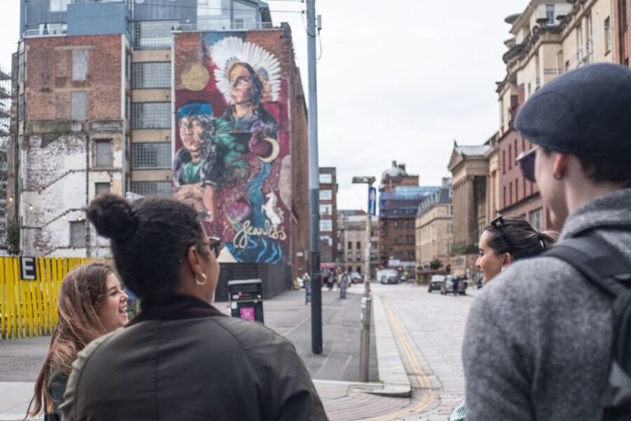 The Dark Side of Glasgow - Rhona’s Storytelling: The Dry Humor, the Family Anecdotes, and the True-Crime Names