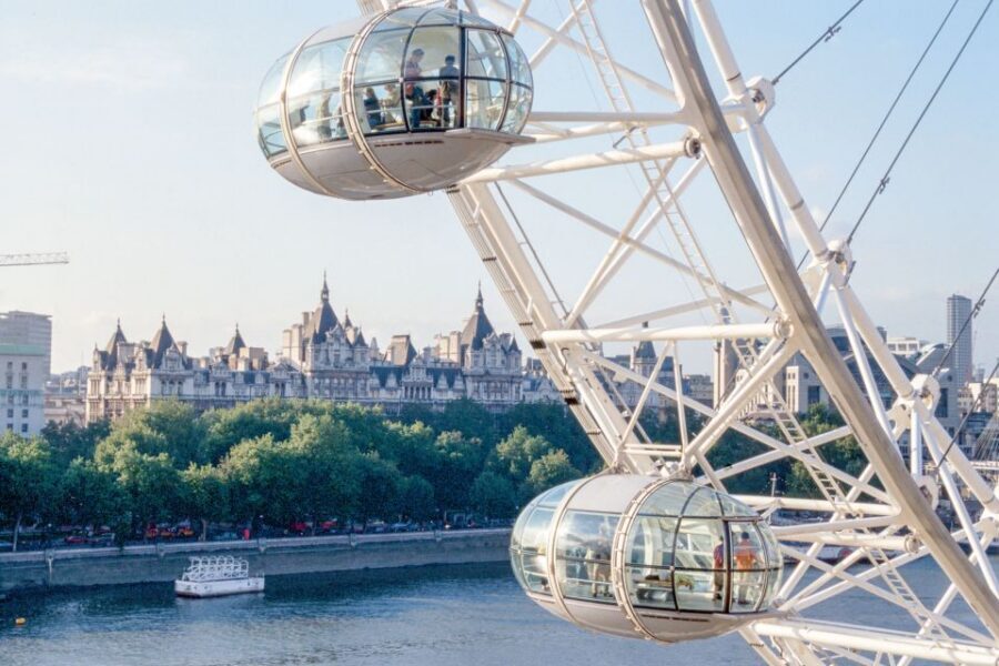 The London Eye Champagne Experience - The 30-minute London Eye flight: what you’ll see and how to spot it