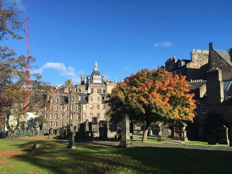The Must-Sees of Edinburgh: Small Group Walking Tour in French - Key highlights you’ll feel on the walk
