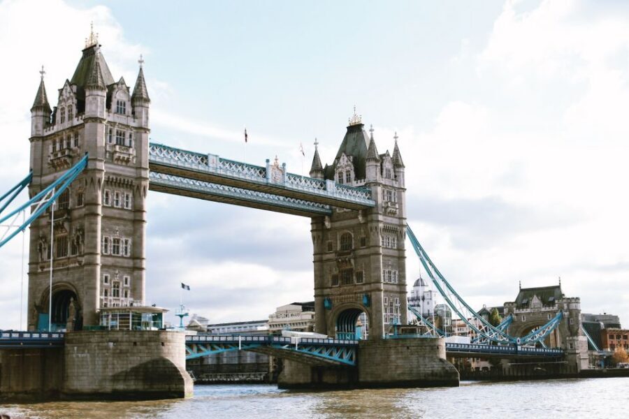 The Old City of London - Guided Walking Tour 12 guests 2,5h - Following the Roman line that still guides the City
