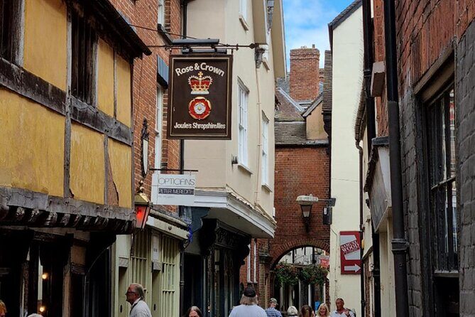 The Slow Food Capital of England: A Self-Guided Tour in Ludlow - Start at Ludlow Castle: get your bearings fast
