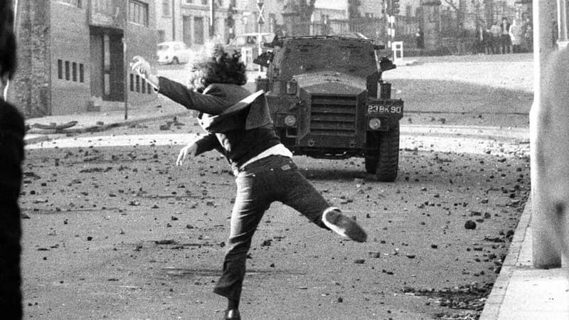 The Troubles Tour -Two Stories, One Journey - Murals on the Falls Road: street-level history you can read up close