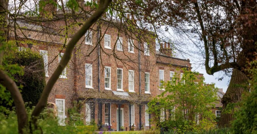 Thirsk Hall: Sculpture Garden Ticket - Outdoor Meets Indoor: The Orangery and Gallery One as Your Weather Backup
