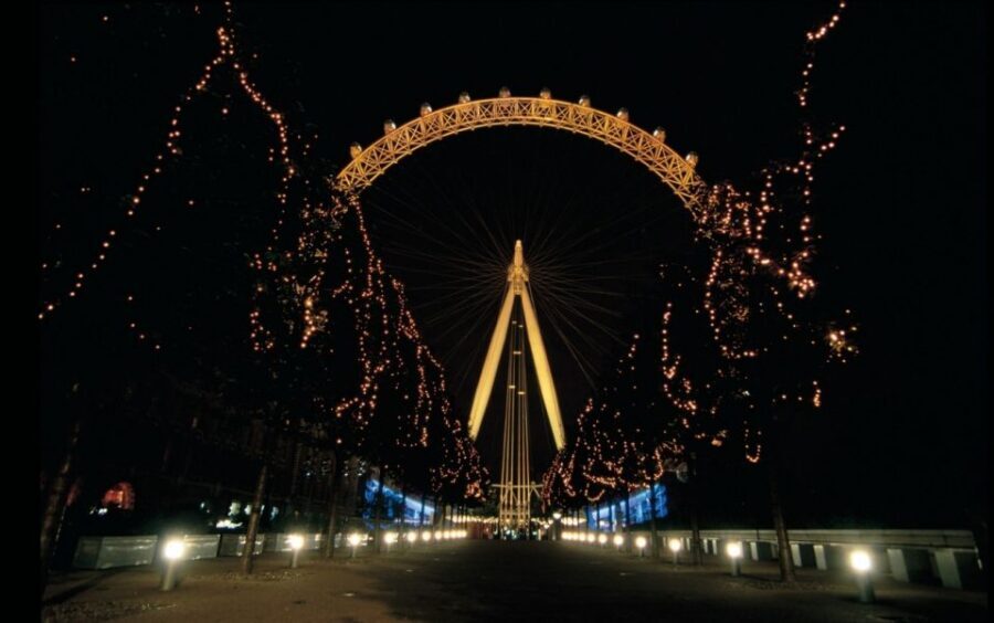Tour of London and Christmas Day Lunch Cruise - Victoria to Westminster Abbey: The Coach Tour That Sets Up Your Day