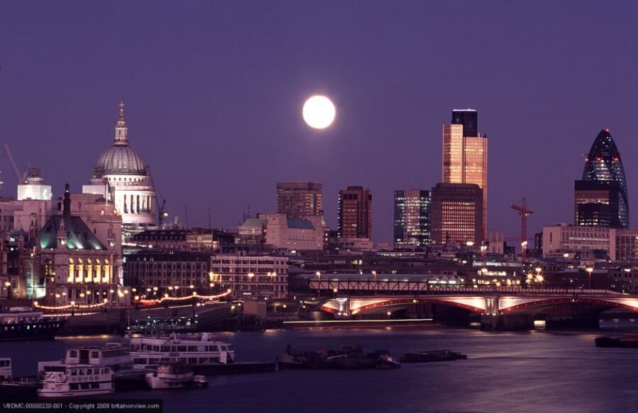 Tour of London and Christmas Day Lunch Cruise - Fine Print That Can Change Your Experience