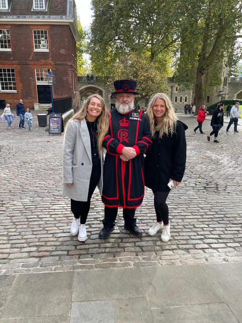 Tower of London: After-Hours Tour with Ceremony of the Keys - The 105-minute route: from the Tower of London Shop to the White Tower photo stop