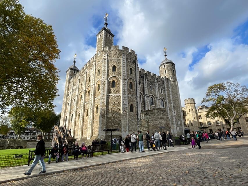 Tower of London: After-Hours Tour with Ceremony of the Keys - Practical tips that make the night go smoother
