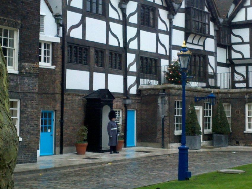 Tower of London and Tower Bridge Private Tour - Crown Jewels and Beefeaters: ceremony explained in plain terms