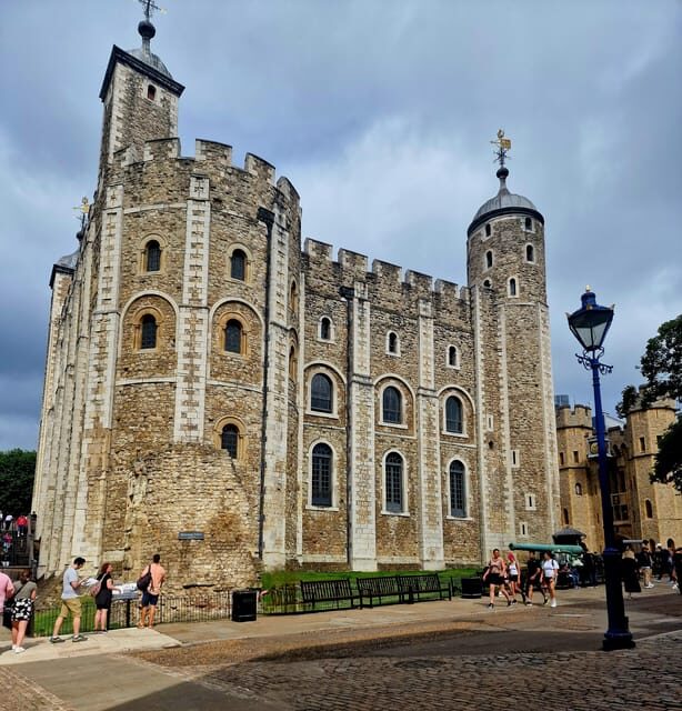 Tower of London Crown Jewels and English Royal History Tour - Tower of London walkthrough: refuge, palace, prison, execution site