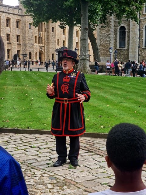 Tower of London Crown Jewels and English Royal History Tour - Battlements, Raven House, and Beefeaters: the Tower’s daily characters